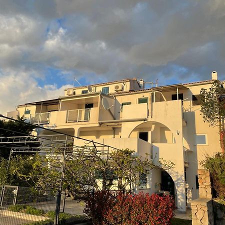 Apartment Vila ** Stinica Exterior photo