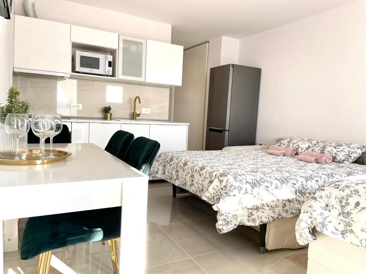 Apartment Vila ** Stinica Exterior photo